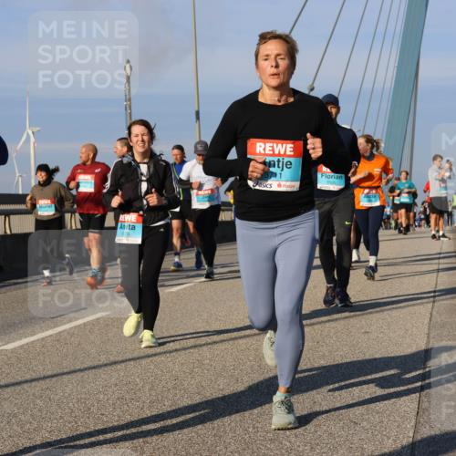 03.10.2025 - Köhlbrandbrückenlauf Strokosch-Dieckow http://msf.ph/oto/9113155 03.10.2025 09:47:09 Position 2 1805, 1679, 3711, 1605 meine-sportfotos.de