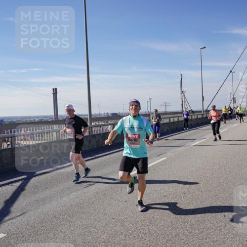 03.10.2025 - Köhlbrandbrückenlauf Michael Burmester http://msf.ph/oto/9113159 03.10.2025 12:55:01 Position 2 5506 meine-sportfotos.de