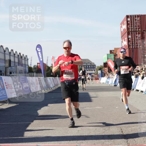 03.10.2025 - Köhlbrandbrückenlauf Jannik Wohlers http://msf.ph/oto/9113164 03.10.2025 13:01:10 Ziel 4039, 4140, 4407, 4425, 4512, 4737, 5779, 6614 meine-sportfotos.de