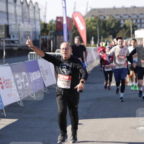 03.10.2025 - Köhlbrandbrückenlauf Jannik Wohlers http://msf.ph/oto/9113169 03.10.2025 13:31:43 Ziel 4415, 4416, 5057, 5171, 6072, 6103, 6297, 6452 meine-sportfotos.de