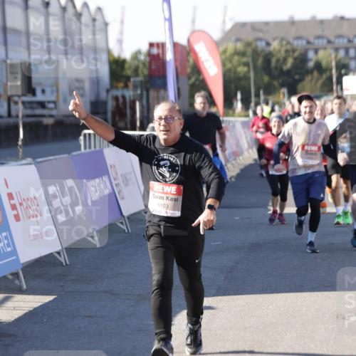 03.10.2025 - Köhlbrandbrückenlauf Jannik Wohlers http://msf.ph/oto/9113174 03.10.2025 13:31:44 Ziel 4415, 4416, 5057, 5171, 5463, 5817, 6072, 6103, 6297, 6452 meine-sportfotos.de