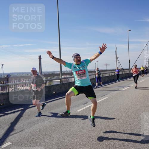 03.10.2025 - Köhlbrandbrückenlauf Michael Burmester http://msf.ph/oto/9113176 03.10.2025 12:55:01 Position 2 5506 meine-sportfotos.de