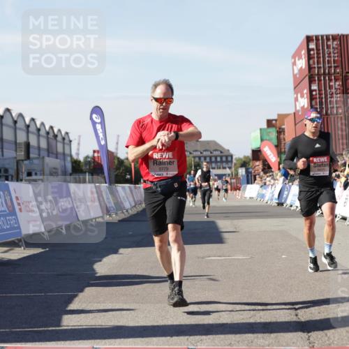 03.10.2025 - Köhlbrandbrückenlauf Jannik Wohlers http://msf.ph/oto/9113183 03.10.2025 13:01:10 Ziel 4039, 4140, 4407, 4425, 4512, 4737, 5779, 6614 meine-sportfotos.de