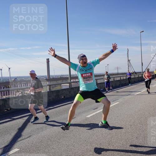 03.10.2025 - Köhlbrandbrückenlauf Michael Burmester http://msf.ph/oto/9113184 03.10.2025 12:55:01 Position 2 5506 meine-sportfotos.de