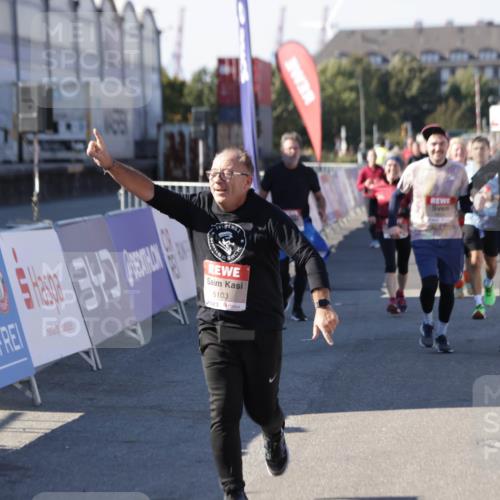 03.10.2025 - Köhlbrandbrückenlauf Jannik Wohlers http://msf.ph/oto/9113186 03.10.2025 13:31:44 Ziel 4415, 4416, 5057, 5171, 5463, 5817, 6072, 6103, 6297, 6452 meine-sportfotos.de