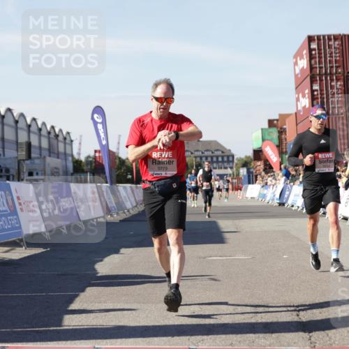 03.10.2025 - Köhlbrandbrückenlauf Jannik Wohlers http://msf.ph/oto/9113189 03.10.2025 13:01:10 Ziel 4039, 4140, 4407, 4425, 4512, 4737, 5779, 6614 meine-sportfotos.de