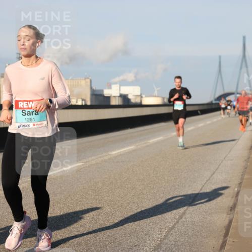 03.10.2025 - Köhlbrandbrückenlauf Lena Gebhardt http://msf.ph/oto/9113194 03.10.2025 09:42:41 Position 2 1251 meine-sportfotos.de