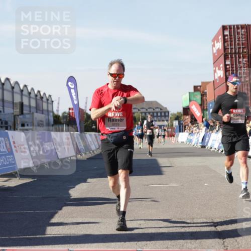 03.10.2025 - Köhlbrandbrückenlauf Jannik Wohlers http://msf.ph/oto/9113195 03.10.2025 13:01:10 Ziel 4039, 4140, 4407, 4425, 4512, 4737, 5779, 6614 meine-sportfotos.de