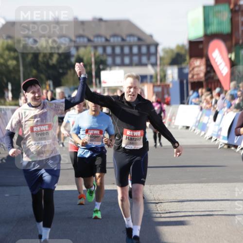 03.10.2025 - Köhlbrandbrückenlauf Jannik Wohlers http://msf.ph/oto/9113198 03.10.2025 13:31:45 Ziel 4415, 4416, 4935, 5057, 5463, 5817, 6072, 6103, 6297, 6452 meine-sportfotos.de