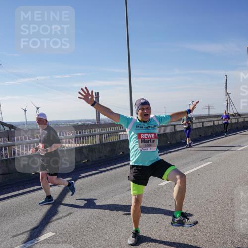 03.10.2025 - Köhlbrandbrückenlauf Michael Burmester http://msf.ph/oto/9113203 03.10.2025 12:55:02 Position 2 5506 meine-sportfotos.de