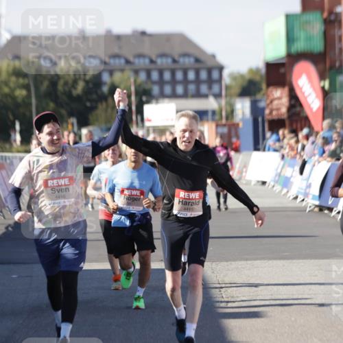 03.10.2025 - Köhlbrandbrückenlauf Jannik Wohlers http://msf.ph/oto/9113204 03.10.2025 13:31:45 Ziel 4415, 4416, 4935, 5057, 5463, 5817, 6072, 6103, 6297, 6452 meine-sportfotos.de