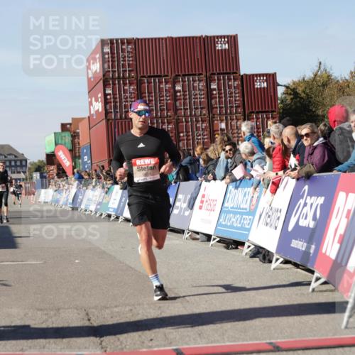03.10.2025 - Köhlbrandbrückenlauf Jannik Wohlers http://msf.ph/oto/9113205 03.10.2025 13:01:10 Ziel 4039, 4140, 4407, 4425, 4512, 4737, 5779, 6614 meine-sportfotos.de