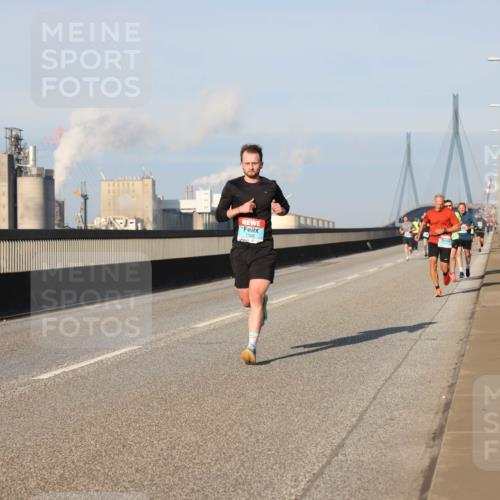 03.10.2025 - Köhlbrandbrückenlauf Lena Gebhardt http://msf.ph/oto/9113209 03.10.2025 09:42:42 Position 2 1068 meine-sportfotos.de