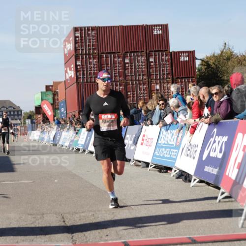 03.10.2025 - Köhlbrandbrückenlauf Jannik Wohlers http://msf.ph/oto/9113210 03.10.2025 13:01:11 Ziel 4039, 4140, 4425, 4737, 5779, 6614 meine-sportfotos.de