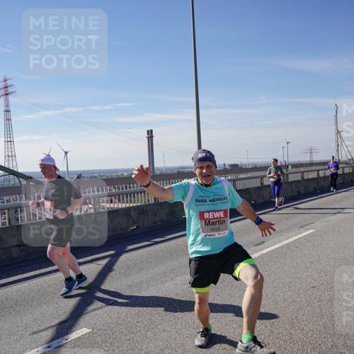 03.10.2025 - Köhlbrandbrückenlauf Michael Burmester http://msf.ph/oto/9113211 03.10.2025 12:55:02 Position 2 5506 meine-sportfotos.de