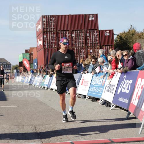 03.10.2025 - Köhlbrandbrückenlauf Jannik Wohlers http://msf.ph/oto/9113225 03.10.2025 13:01:11 Ziel 4039, 4140, 4425, 4737, 5779, 6614 meine-sportfotos.de
