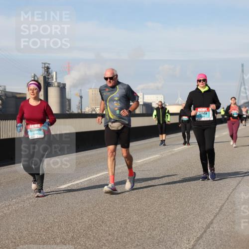 03.10.2025 - Köhlbrandbrückenlauf Lena Gebhardt http://msf.ph/oto/9113227 03.10.2025 10:16:53 Position 2  meine-sportfotos.de
