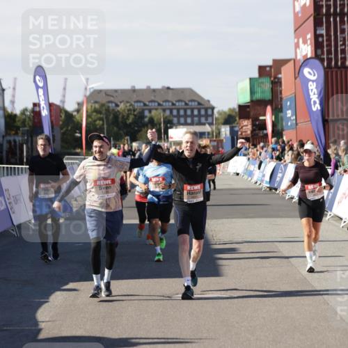 03.10.2025 - Köhlbrandbrückenlauf Jannik Wohlers http://msf.ph/oto/9113239 03.10.2025 13:31:46 Ziel 4415, 4416, 4935, 5057, 5267, 5463, 5817, 6072, 6103, 6297, 6452, 6736 meine-sportfotos.de