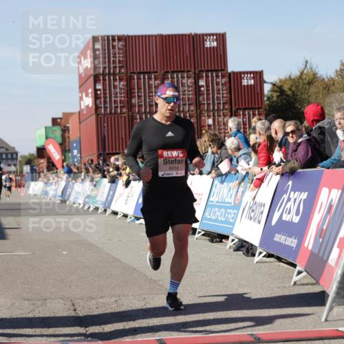 03.10.2025 - Köhlbrandbrückenlauf Jannik Wohlers http://msf.ph/oto/9113247 03.10.2025 13:01:11 Ziel 4039, 4140, 4425, 4737, 5779, 6614 meine-sportfotos.de