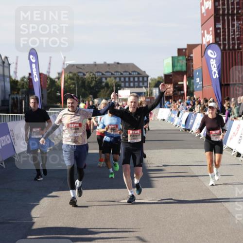 03.10.2025 - Köhlbrandbrückenlauf Jannik Wohlers http://msf.ph/oto/9113253 03.10.2025 13:31:46 Ziel 4415, 4416, 4935, 5057, 5267, 5463, 5817, 6072, 6103, 6297, 6452, 6736 meine-sportfotos.de