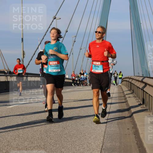 03.10.2025 - Köhlbrandbrückenlauf Strokosch-Dieckow http://msf.ph/oto/9113254 03.10.2025 09:47:18 Position 2 3321, 3200, 3201 meine-sportfotos.de