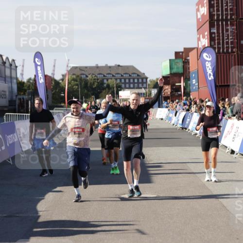 03.10.2025 - Köhlbrandbrückenlauf Jannik Wohlers http://msf.ph/oto/9113258 03.10.2025 13:31:46 Ziel 4415, 4416, 4935, 5057, 5267, 5463, 5817, 6072, 6103, 6297, 6452, 6736 meine-sportfotos.de