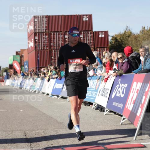 03.10.2025 - Köhlbrandbrückenlauf Jannik Wohlers http://msf.ph/oto/9113267 03.10.2025 13:01:11 Ziel 4039, 4140, 4425, 4737, 5779, 6614 meine-sportfotos.de