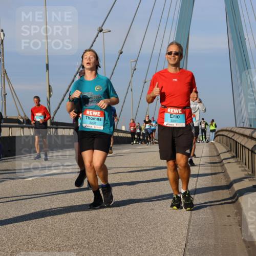03.10.2025 - Köhlbrandbrückenlauf Strokosch-Dieckow http://msf.ph/oto/9113271 03.10.2025 09:47:19 Position 2 3321, 3200, 3201 meine-sportfotos.de