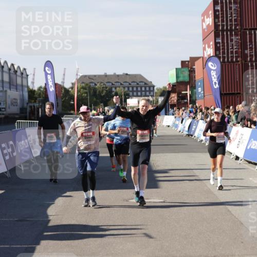 03.10.2025 - Köhlbrandbrückenlauf Jannik Wohlers http://msf.ph/oto/9113272 03.10.2025 13:31:46 Ziel 4415, 4416, 4935, 5057, 5267, 5463, 5817, 6072, 6103, 6297, 6452, 6736 meine-sportfotos.de