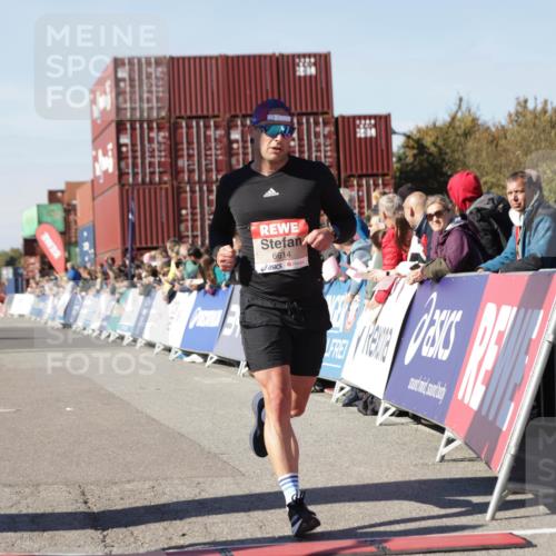 03.10.2025 - Köhlbrandbrückenlauf Jannik Wohlers http://msf.ph/oto/9113274 03.10.2025 13:01:11 Ziel 4039, 4140, 4425, 4737, 5779, 6614 meine-sportfotos.de