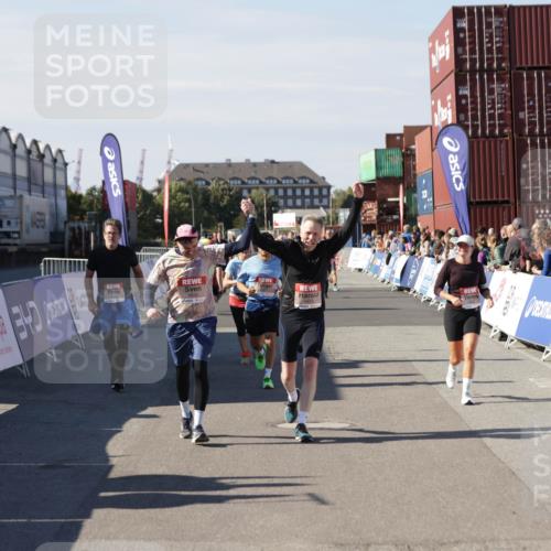 03.10.2025 - Köhlbrandbrückenlauf Jannik Wohlers http://msf.ph/oto/9113277 03.10.2025 13:31:46 Ziel 4415, 4416, 4935, 5057, 5267, 5463, 5817, 6072, 6103, 6297, 6452, 6736 meine-sportfotos.de