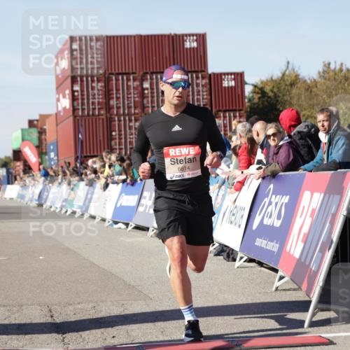 03.10.2025 - Köhlbrandbrückenlauf Jannik Wohlers http://msf.ph/oto/9113280 03.10.2025 13:01:11 Ziel 4039, 4140, 4425, 4737, 5779, 6614 meine-sportfotos.de