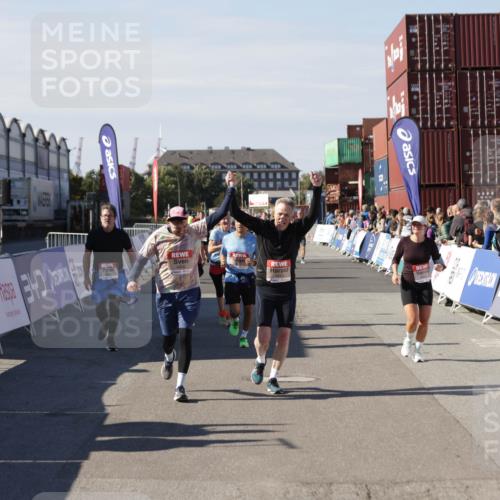 03.10.2025 - Köhlbrandbrückenlauf Jannik Wohlers http://msf.ph/oto/9113285 03.10.2025 13:31:46 Ziel 4415, 4416, 4935, 5057, 5267, 5463, 5817, 6072, 6103, 6297, 6452, 6736 meine-sportfotos.de