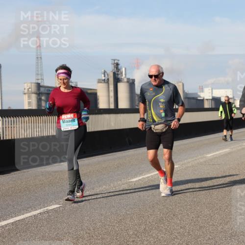 03.10.2025 - Köhlbrandbrückenlauf Lena Gebhardt http://msf.ph/oto/9113287 03.10.2025 10:16:53 Position 2 3284, 2394 meine-sportfotos.de
