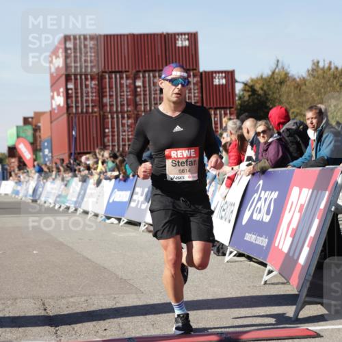 03.10.2025 - Köhlbrandbrückenlauf Jannik Wohlers http://msf.ph/oto/9113290 03.10.2025 13:01:11 Ziel 4039, 4140, 4425, 4737, 5779, 6614 meine-sportfotos.de