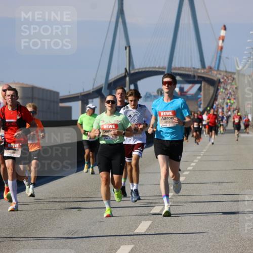 03.10.2025 - Köhlbrandbrückenlauf Strokosch-Dieckow http://msf.ph/oto/9113291 03.10.2025 12:43:15 Position 3 4078, 4594, 4114, 14 meine-sportfotos.de
