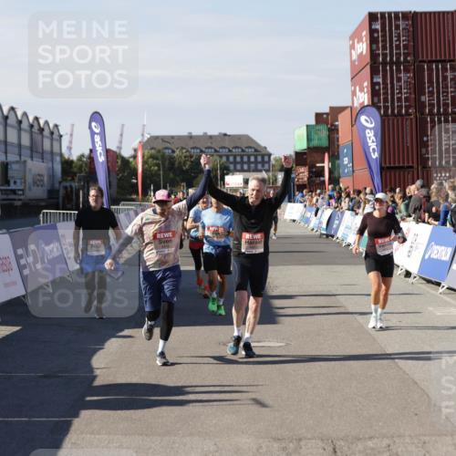 03.10.2025 - Köhlbrandbrückenlauf Jannik Wohlers http://msf.ph/oto/9113294 03.10.2025 13:31:47 Ziel 4415, 4416, 4935, 5057, 5267, 5463, 5817, 6072, 6103, 6297, 6452, 6736 meine-sportfotos.de