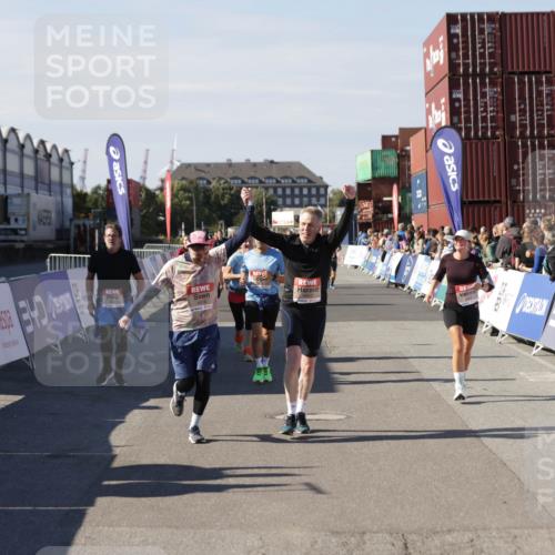 03.10.2025 - Köhlbrandbrückenlauf Jannik Wohlers http://msf.ph/oto/9113299 03.10.2025 13:31:47 Ziel 4415, 4416, 4935, 5057, 5267, 5463, 5817, 6072, 6103, 6297, 6452, 6736 meine-sportfotos.de