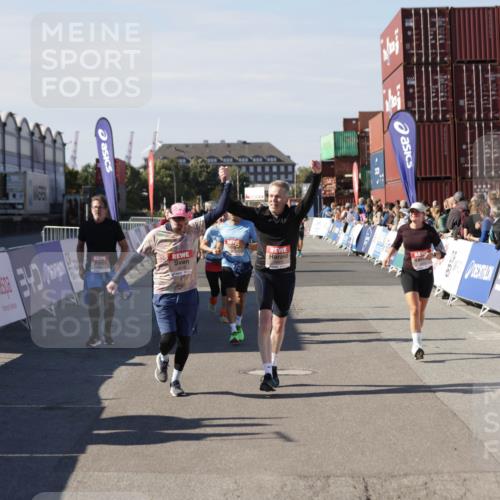 03.10.2025 - Köhlbrandbrückenlauf Jannik Wohlers http://msf.ph/oto/9113304 03.10.2025 13:31:47 Ziel 4415, 4416, 4935, 5057, 5267, 5463, 5817, 6072, 6103, 6297, 6452, 6736 meine-sportfotos.de