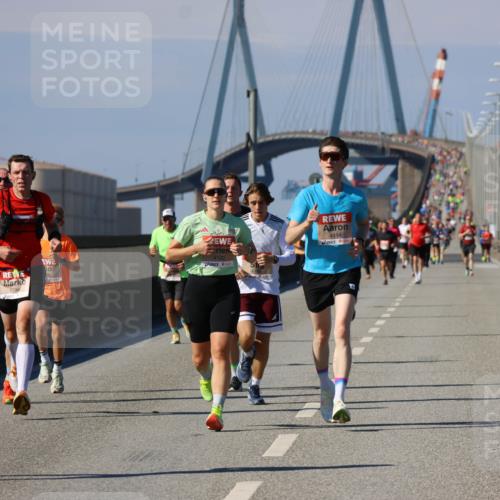 03.10.2025 - Köhlbrandbrückenlauf Strokosch-Dieckow http://msf.ph/oto/9113313 03.10.2025 12:43:15 Position 3 4078, 4594, 4123, 4114 meine-sportfotos.de