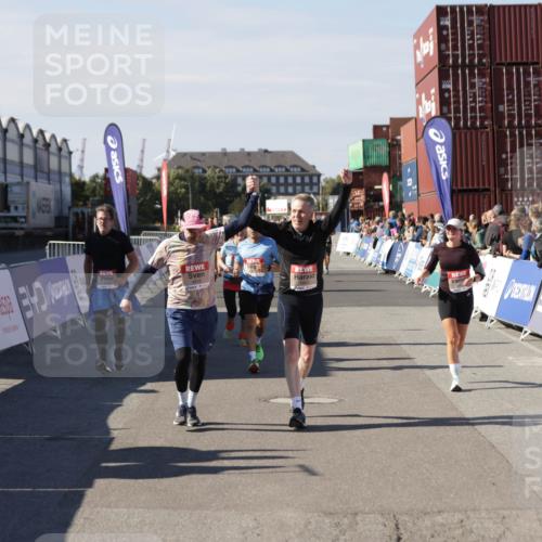 03.10.2025 - Köhlbrandbrückenlauf Jannik Wohlers http://msf.ph/oto/9113314 03.10.2025 13:31:47 Ziel 4415, 4416, 4935, 5057, 5267, 5463, 5817, 6072, 6103, 6297, 6452, 6736 meine-sportfotos.de
