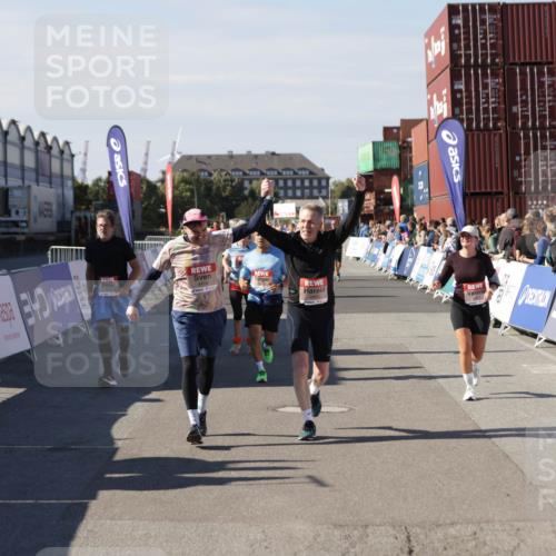 03.10.2025 - Köhlbrandbrückenlauf Jannik Wohlers http://msf.ph/oto/9113320 03.10.2025 13:31:47 Ziel 4415, 4416, 4935, 5057, 5267, 5463, 5817, 6072, 6103, 6297, 6452, 6736 meine-sportfotos.de