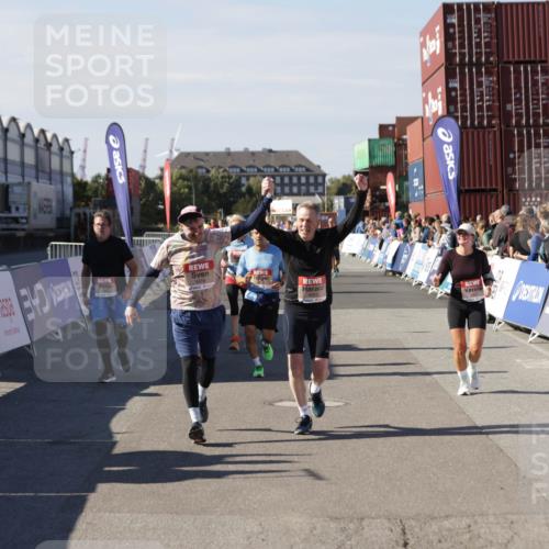 03.10.2025 - Köhlbrandbrückenlauf Jannik Wohlers http://msf.ph/oto/9113328 03.10.2025 13:31:47 Ziel 4415, 4416, 4935, 5057, 5267, 5463, 5817, 6072, 6103, 6297, 6452, 6736 meine-sportfotos.de