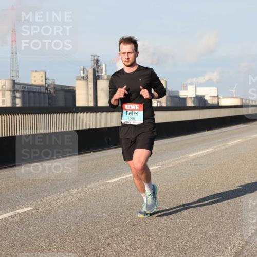03.10.2025 - Köhlbrandbrückenlauf Lena Gebhardt http://msf.ph/oto/9113331 03.10.2025 09:42:44 Position 2 1068 meine-sportfotos.de
