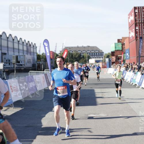 03.10.2025 - Köhlbrandbrückenlauf Jannik Wohlers http://msf.ph/oto/9113332 03.10.2025 13:01:26 Ziel 4073, 4199, 4219, 4284, 4292, 4304, 4737, 5424, 5915, 6187, 6307, 6775 meine-sportfotos.de