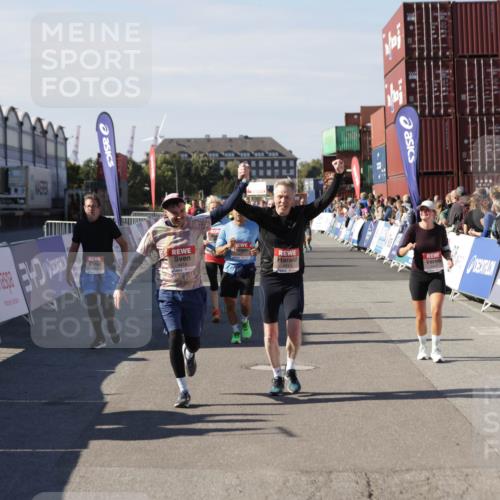 03.10.2025 - Köhlbrandbrückenlauf Jannik Wohlers http://msf.ph/oto/9113335 03.10.2025 13:31:47 Ziel 4415, 4416, 4935, 5057, 5267, 5463, 5817, 6072, 6103, 6297, 6452, 6736 meine-sportfotos.de