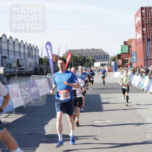 03.10.2025 - Köhlbrandbrückenlauf Jannik Wohlers http://msf.ph/oto/9113340 03.10.2025 13:01:26 Ziel 4073, 4199, 4219, 4284, 4292, 4304, 4737, 5424, 5915, 6187, 6307, 6775 meine-sportfotos.de
