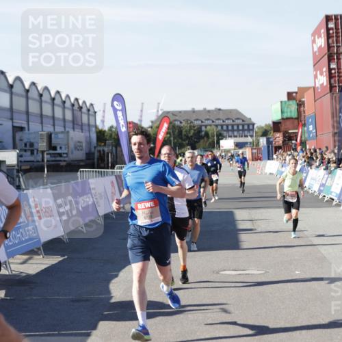 03.10.2025 - Köhlbrandbrückenlauf Jannik Wohlers http://msf.ph/oto/9113346 03.10.2025 13:01:26 Ziel 4073, 4199, 4219, 4284, 4292, 4304, 4737, 5424, 5915, 6187, 6307, 6775 meine-sportfotos.de