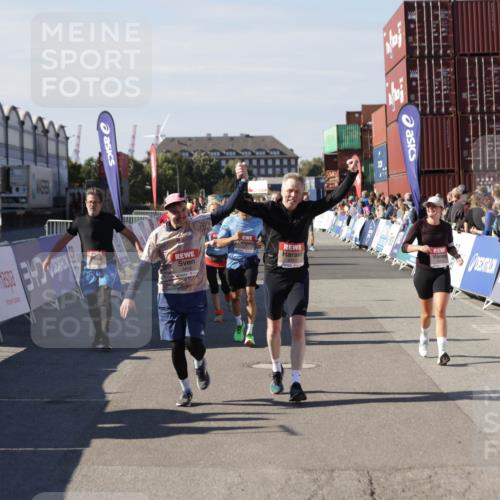 03.10.2025 - Köhlbrandbrückenlauf Jannik Wohlers http://msf.ph/oto/9113349 03.10.2025 13:31:47 Ziel 4415, 4416, 4935, 5057, 5267, 5463, 5817, 6072, 6103, 6297, 6452, 6736 meine-sportfotos.de