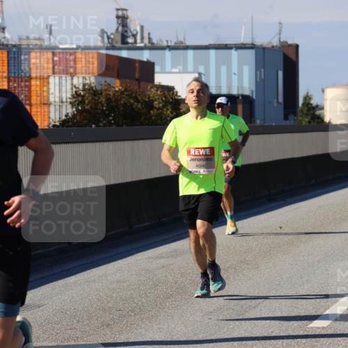 03.10.2025 - Köhlbrandbrückenlauf Strokosch-Dieckow http://msf.ph/oto/9113350 03.10.2025 12:43:23 Position 3 6762, 4096 meine-sportfotos.de
